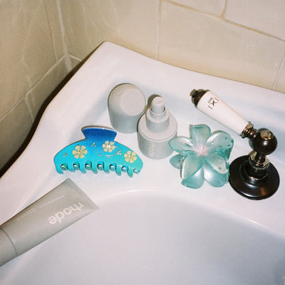 Big Effing Clip in Capri Crush on sink with super bloom clip