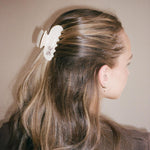 Sweetheart Clip in Vanilla Chai Model wearing Sweetheart Clip in Vanilla Chai in hair.