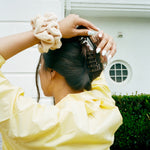 Jelly Clip in Soleil model with Jelly Clip in Soleil in hair