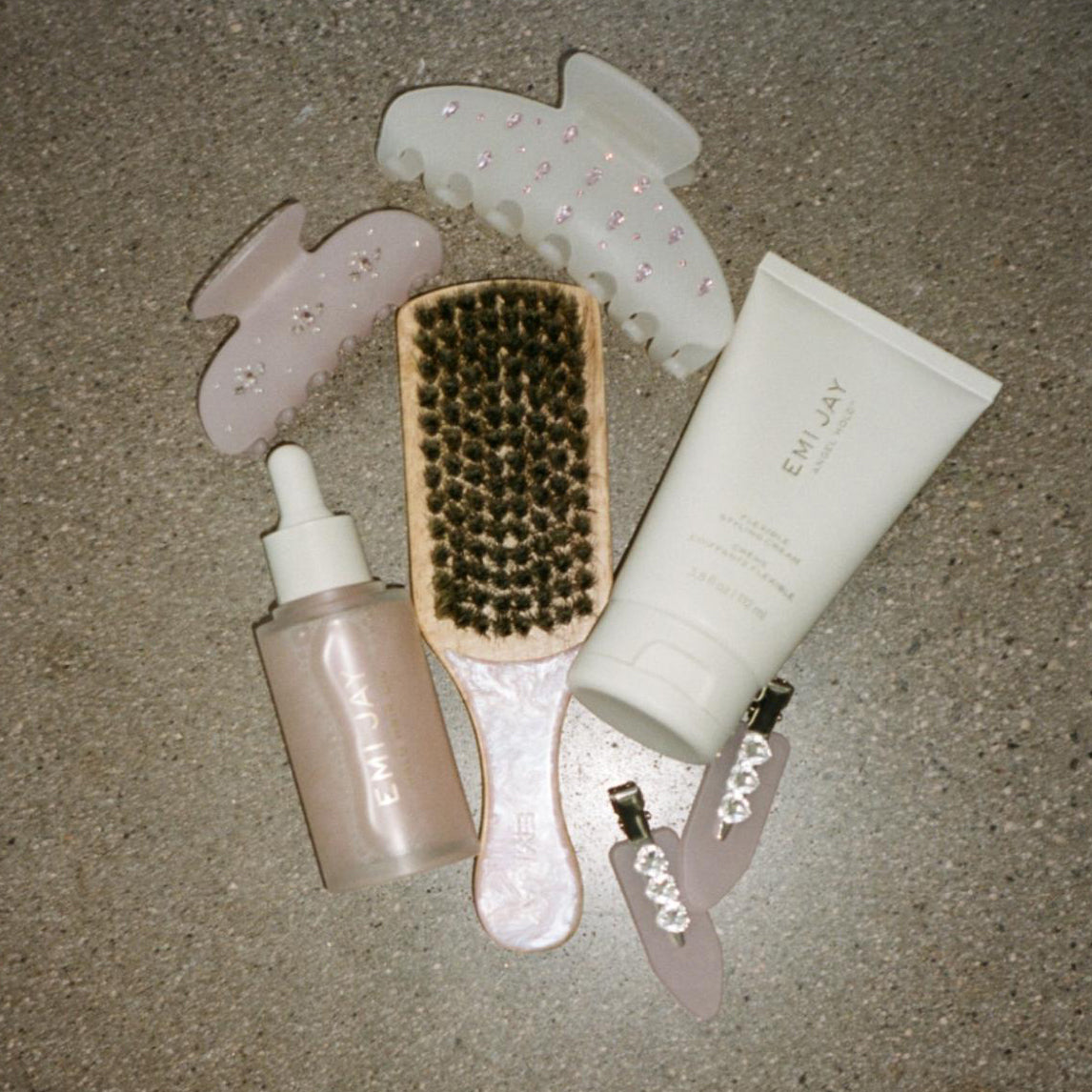 Sweetheart Hair Claw Clip in Blush Drop ‐ Emi Jay