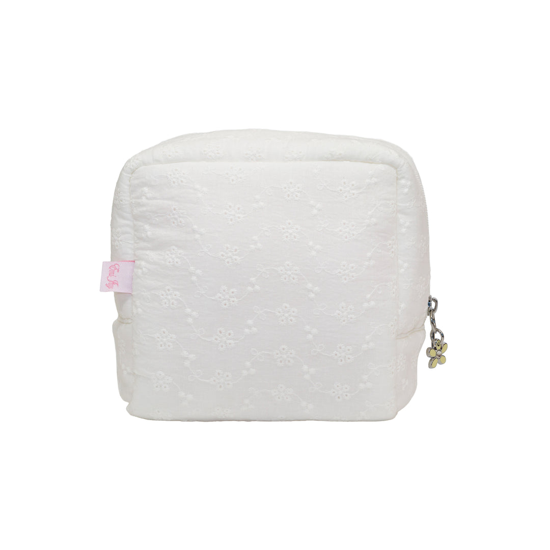 Eyelet Pouch in Blanc Daisy