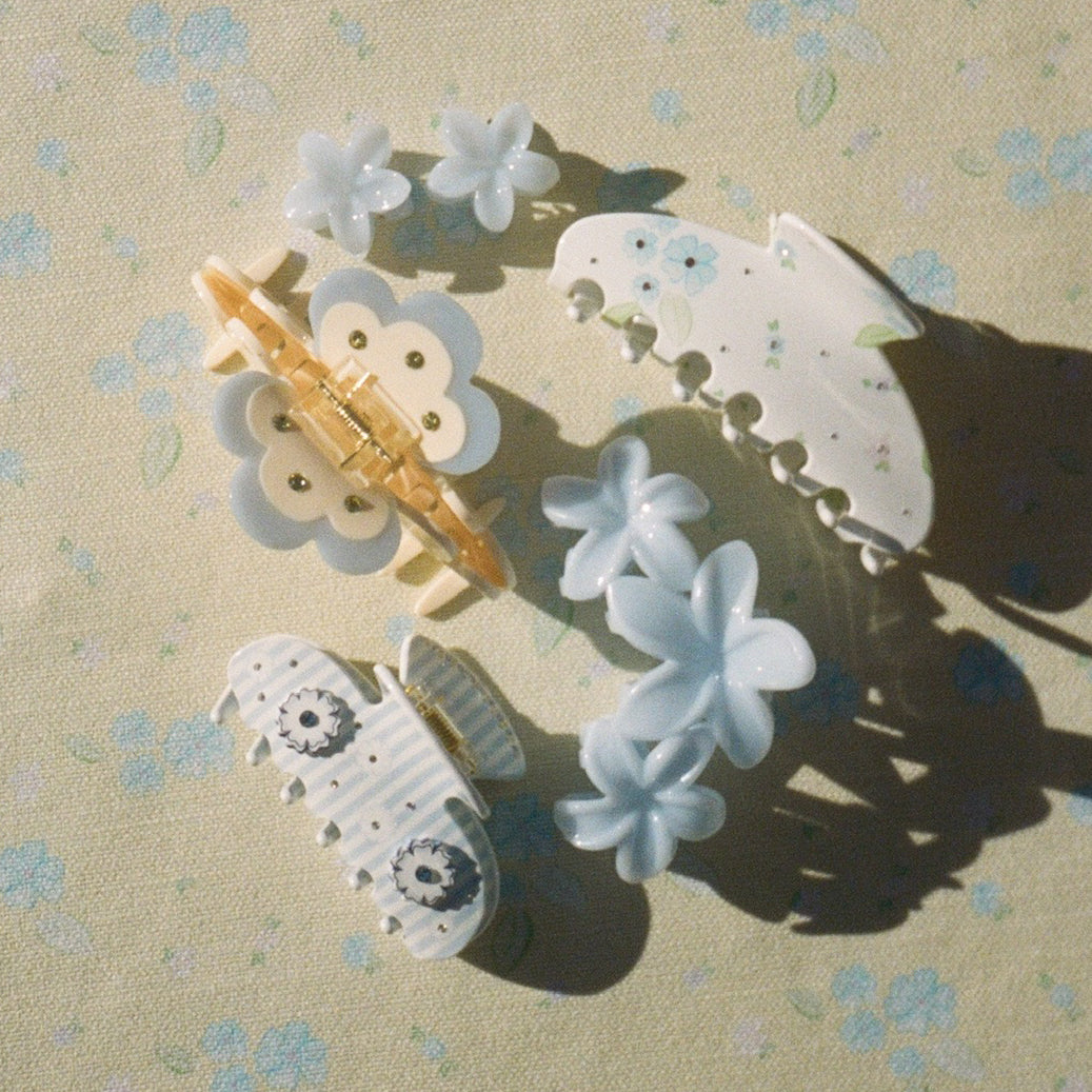 Miss Super Bloom Clip in Jelly Cloud with assorted hair accessories