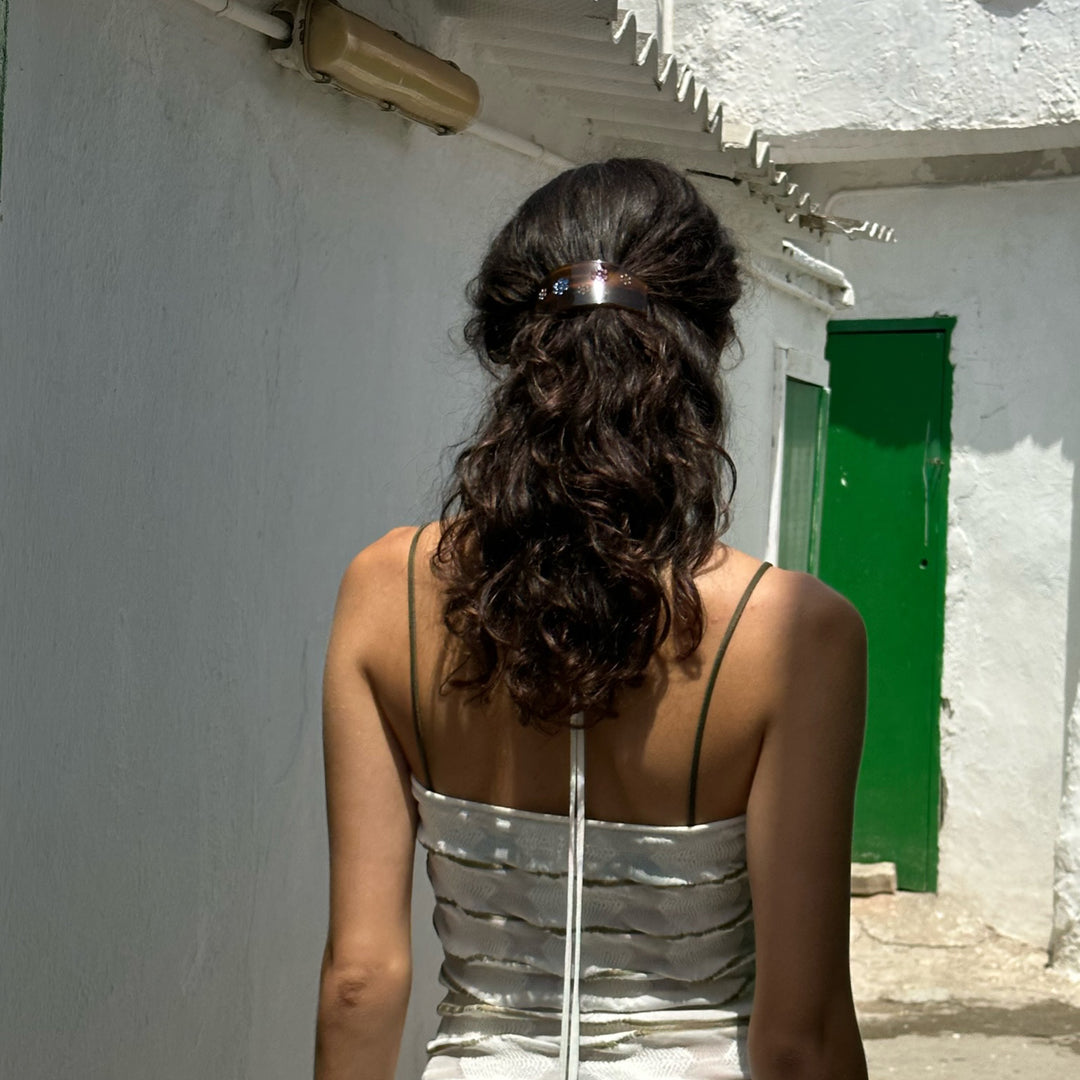 model wearing Ponytail Barrette in Tortoise Daisy