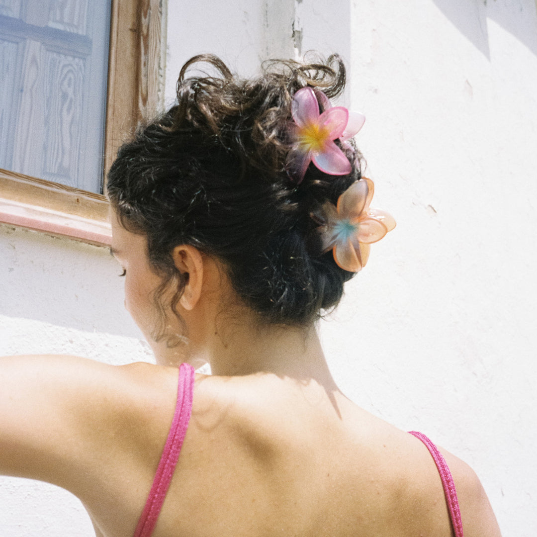 model with Super Bloom Clip in Nectarine + Peony Pearl in hair