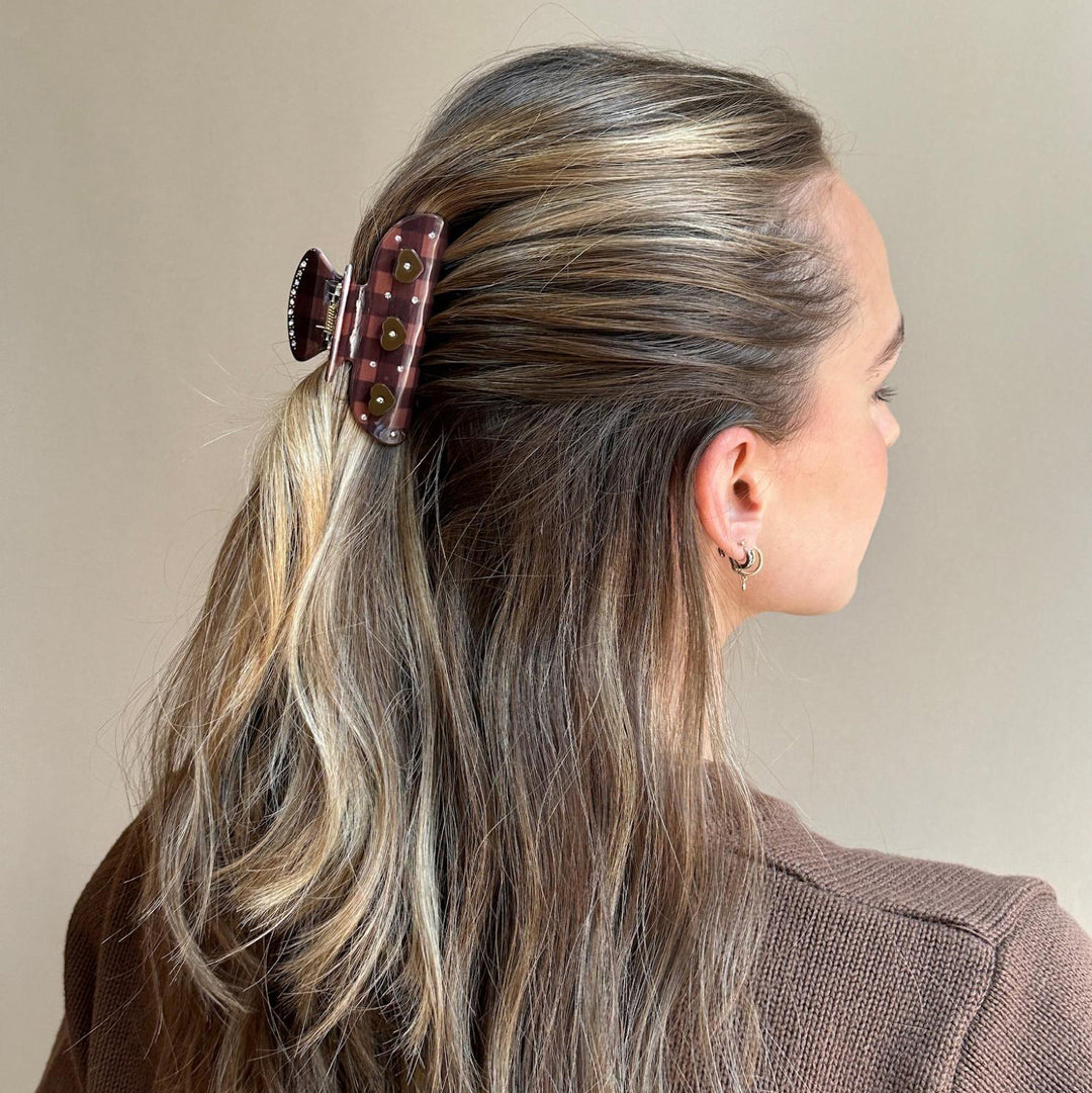 model wearing Sweetheart Clip in Cozy Cabin in hair.