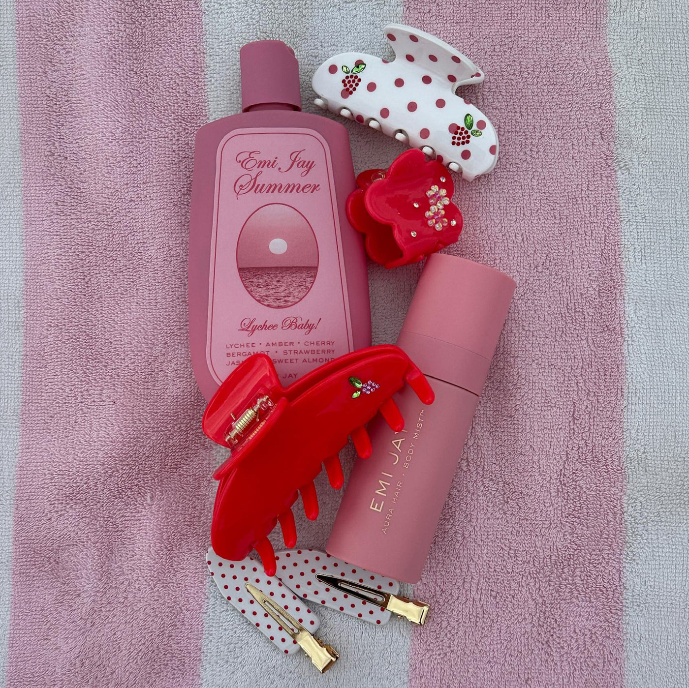 Sweetheart Hair Claw Clip in Coconut Berry Dot ‐ Emi Jay Sweetheart Hair Claw Clip in Coconut Berry Dot ‐ Emi Jay