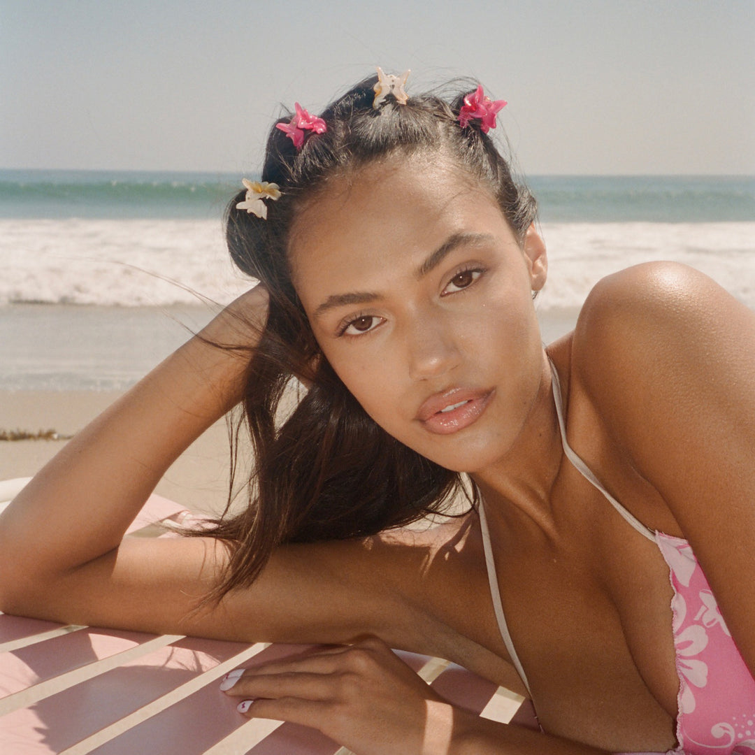 model looking at camera with Baby Super Bloom Clip Set in Dragonfruit + Coconut in hair