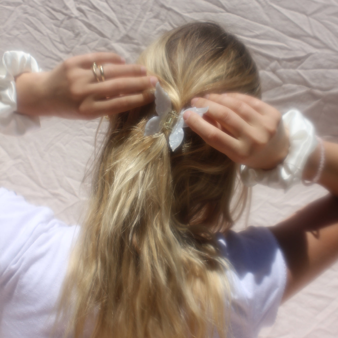 model putting Papillon Clip in Meringue in hair