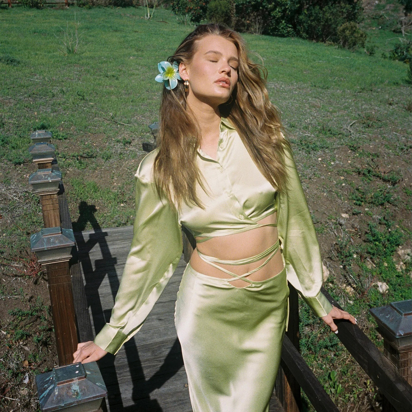 model wearing Super Bloom Clip in Maui