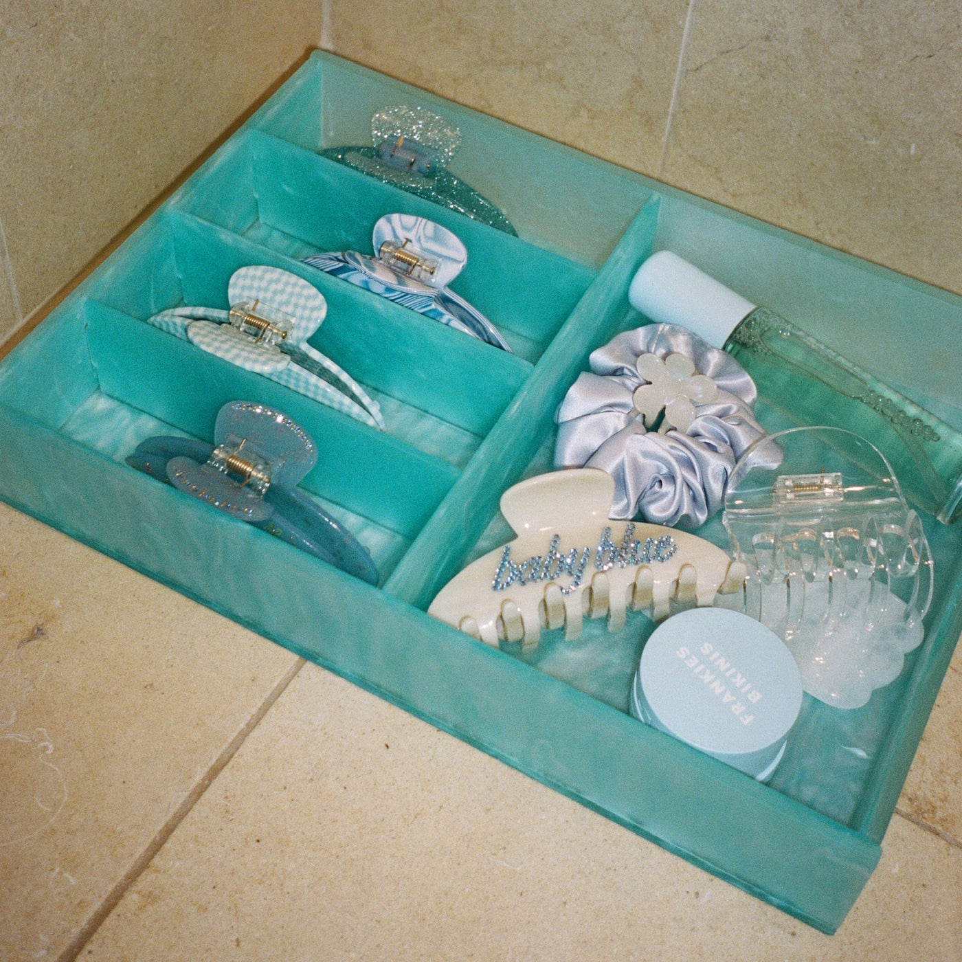 Vanity Tray in Electric front view with clips and accessories